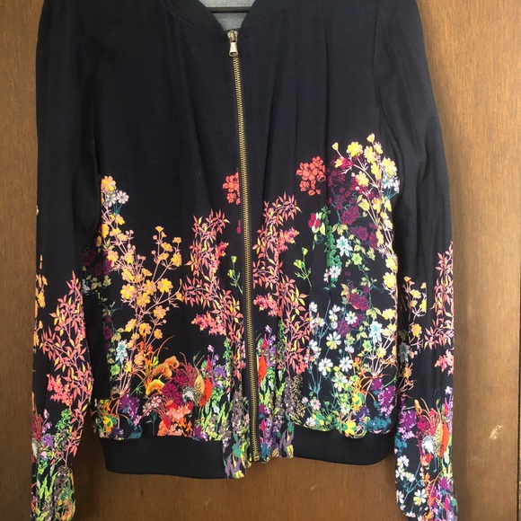 Floral Zip up/top - Picture 2 of 3